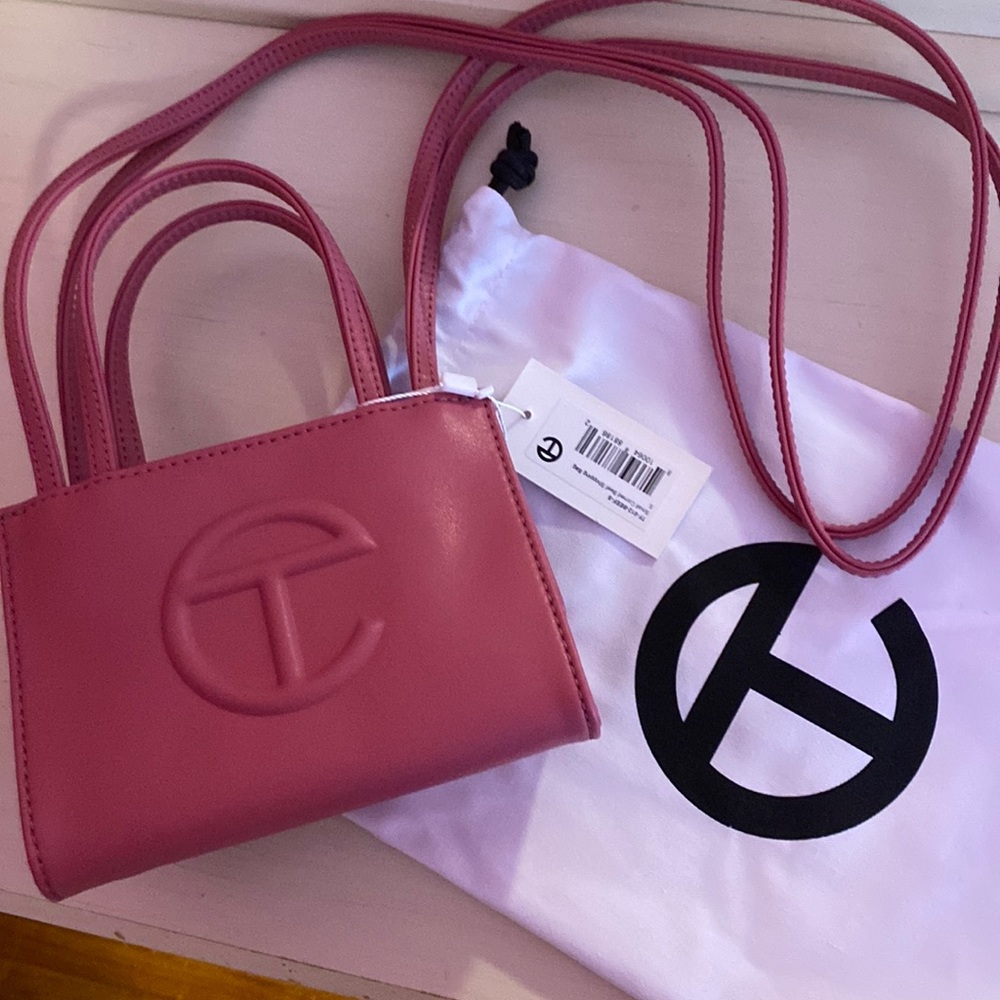 Price tag on and bag pouch comes with it